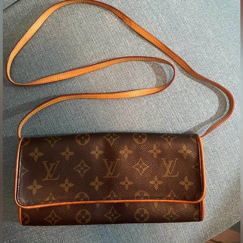 Louis Vuitton Two Way Pochette GM Crossbody Clutch Shoulder Bag, LV Monogram - Picture 1 of 11
